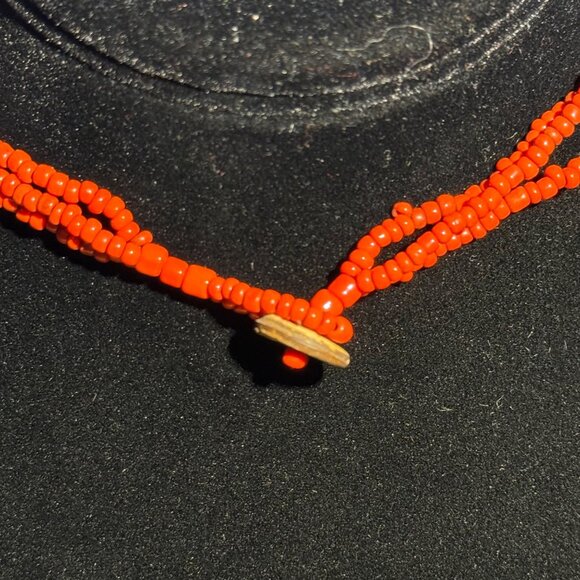 Vintage Red Beaded Necklace With Spiral Shell Pendant & Button Closure - Picture 3 of 6